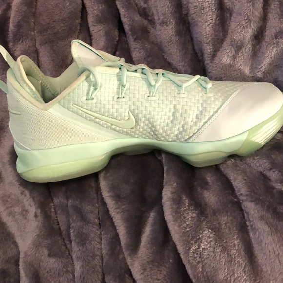 Lebron XIV low - Picture 3 of 5